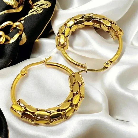 ๐๏ธ18K Gold Plated Stainless Steel Textured Hoop Earringsโจ Statement Jewelry - Picture 7 of 12